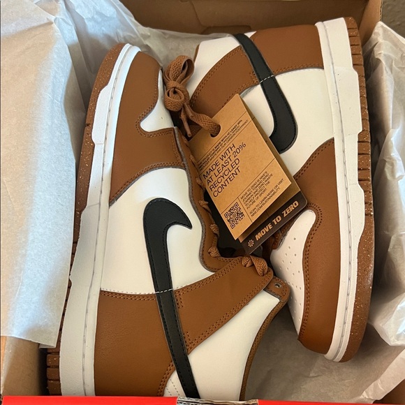Women Nike DUNK HIGH NN Brown and White High-Top Sneakers - Picture 4 of 4